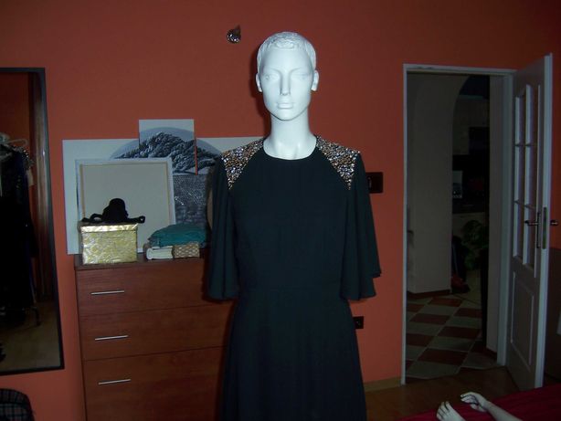 Piękna czarna suknia MANGO