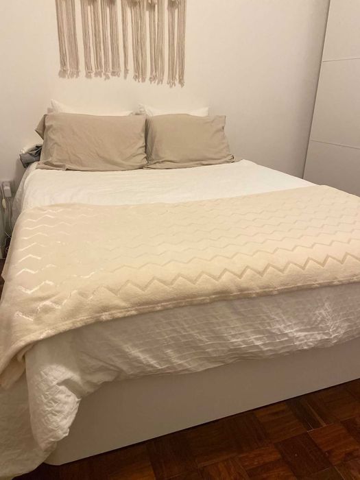 Cama (sommier) c/ colchão incluído (140 x 190)