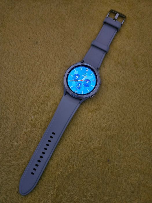 Samsung Galaxy Watch 4 Classic Srebrny z białym paskiem
