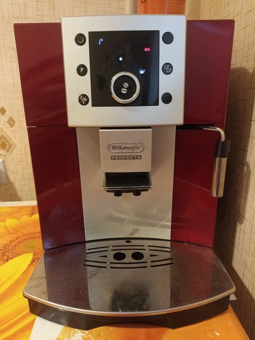 Кавомашина Delonghi Perfecta.
