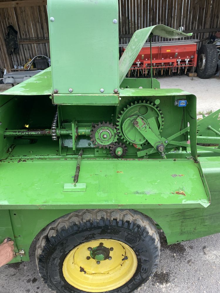 Продається тюковий прес-підбирач John Deere 339
