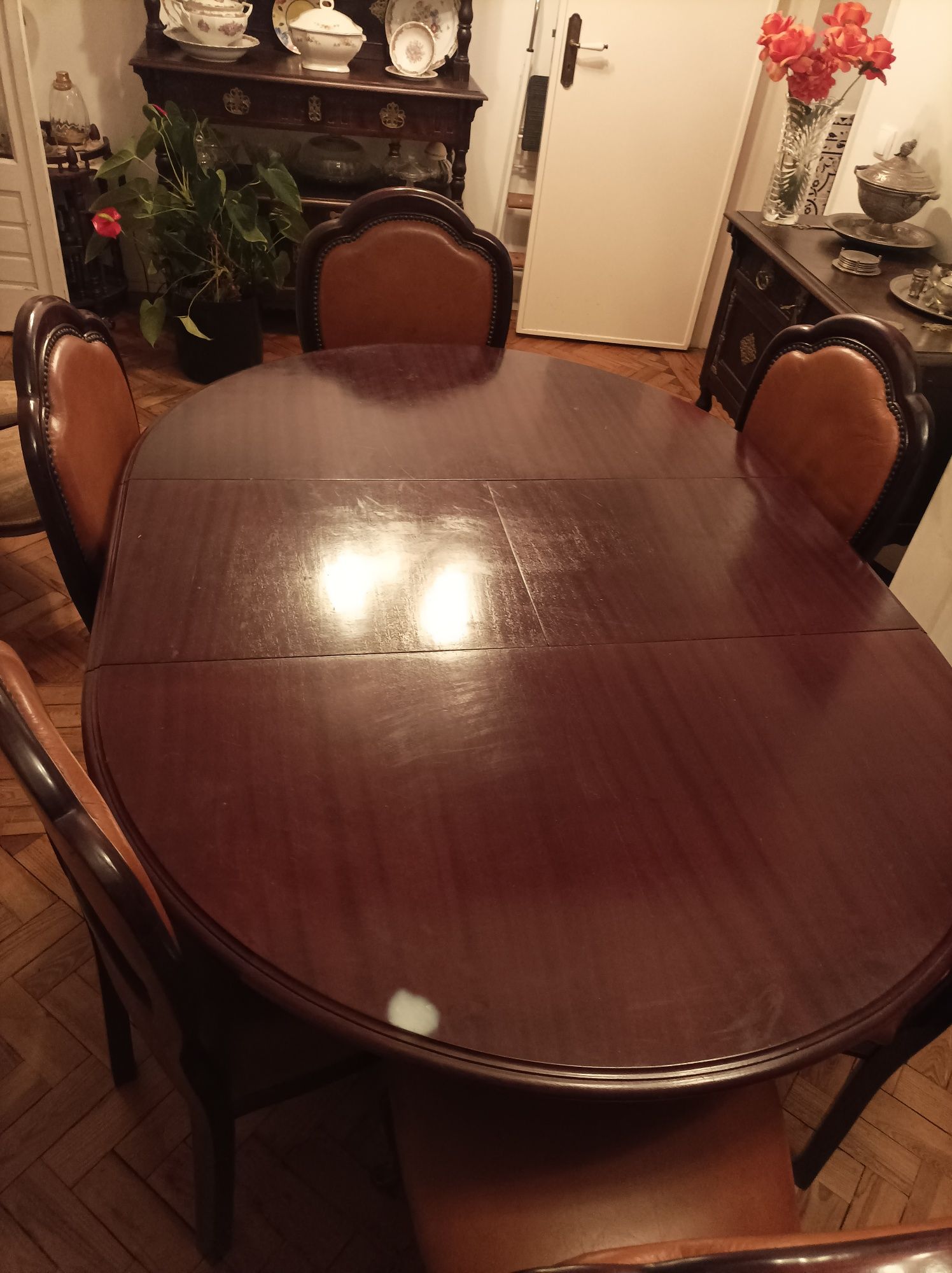 Mesa de jantar com cadeiras