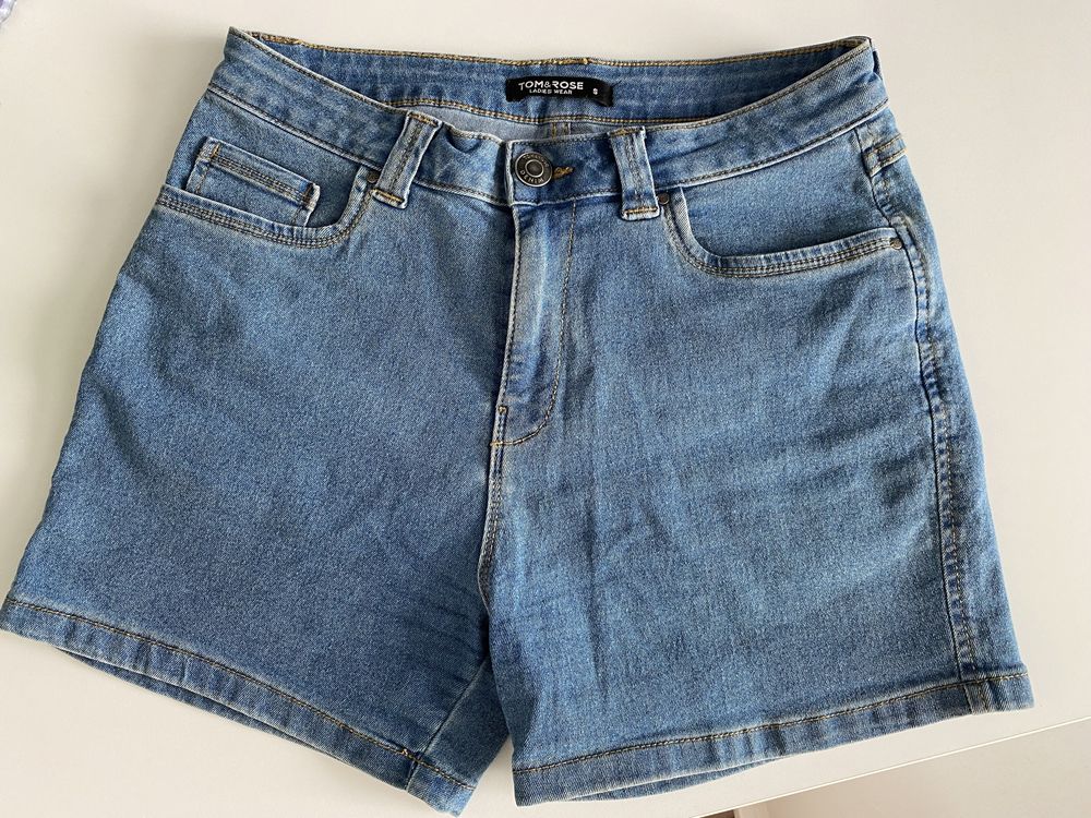 Krótkie jeansowe spodenki