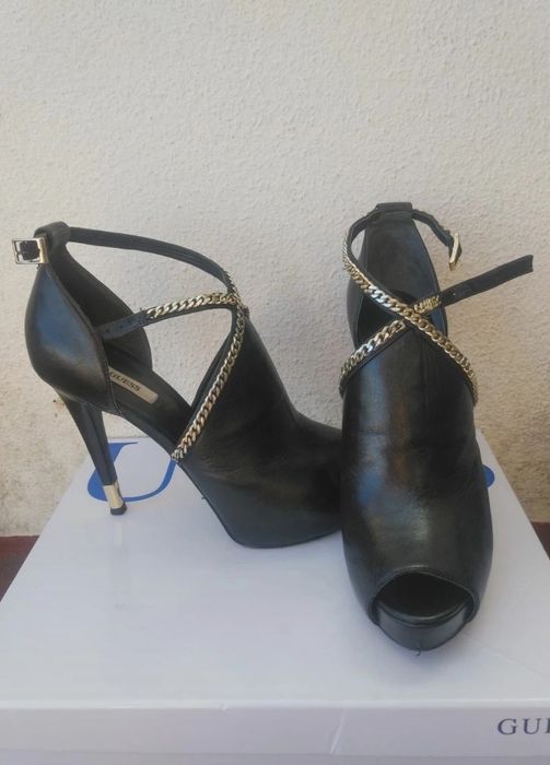 Sandálias Pretas Guess