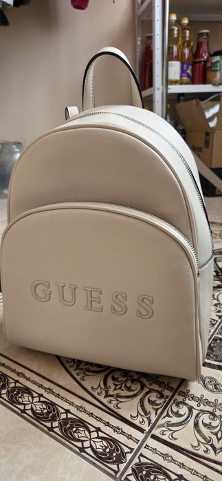 Продам рюкзак Guess