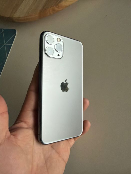 Iphone 11 pro usado. Perfeito pra quem quer ter um iPhone bom e barato