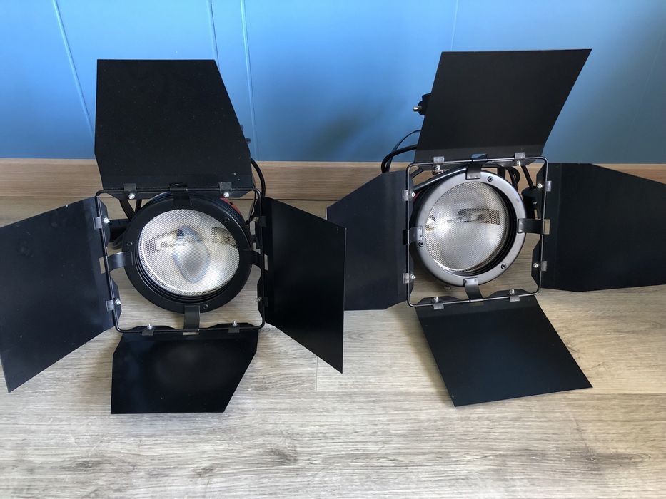Dois projetores de luz de 150W