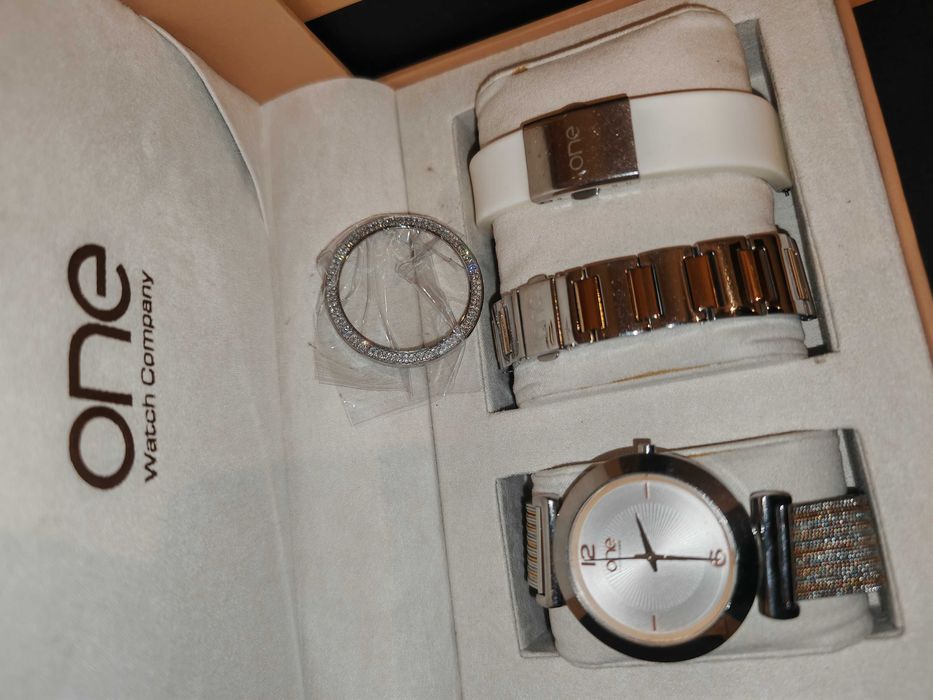 # # Relógio ONE Box set OL6515IC62L c/2 braceletes # #