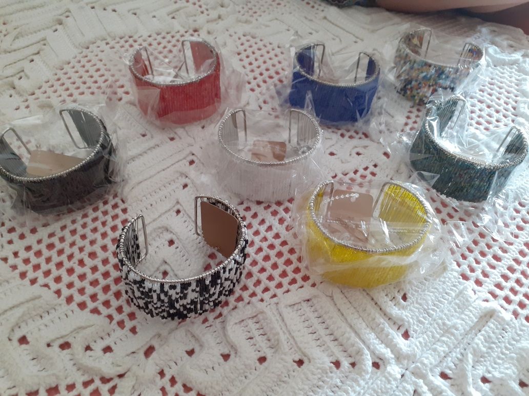 Pulseiras novas   várias cores