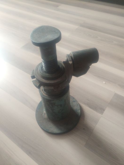 Sprzedam lewarek śrubowy