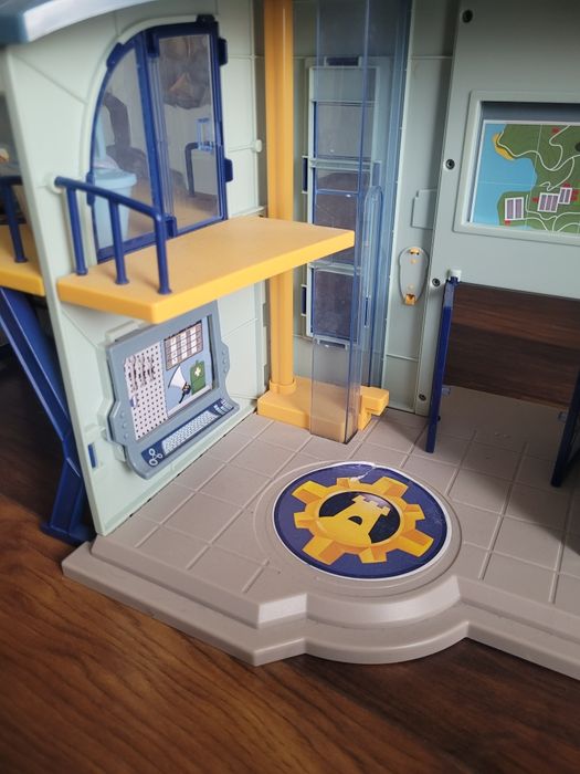 Komisariat policji Strazak Sam