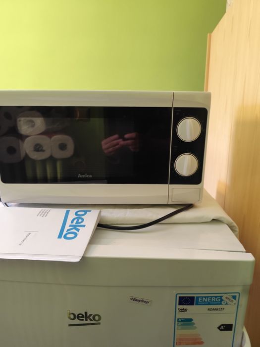 Lodówka Beko z mikrofalówką w bardzo dobrym stanie.