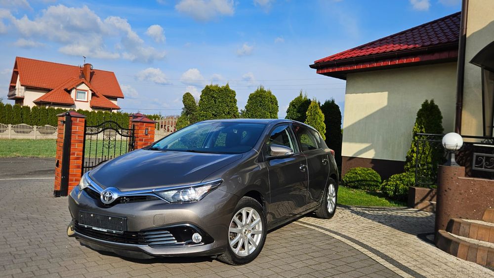 Toyota Auris 1.2 nawi kamera asystent tempomat książka serwisowa
