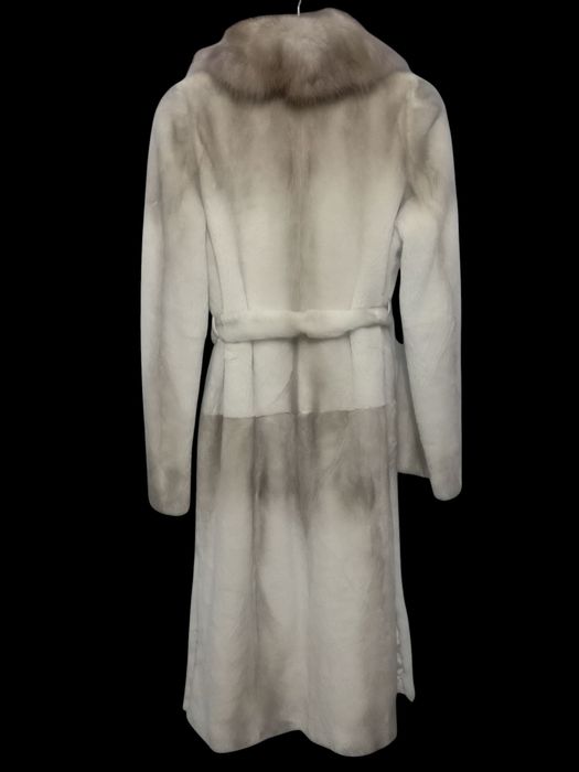 Длина 110см. Норковая шуба с соболем. Натуральная шуба