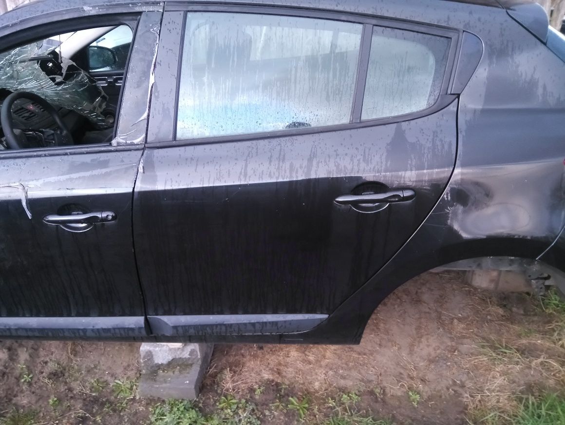 Tylna klapa pokrywa bagażnika tył Megane iii HB 5d nv676 czarna