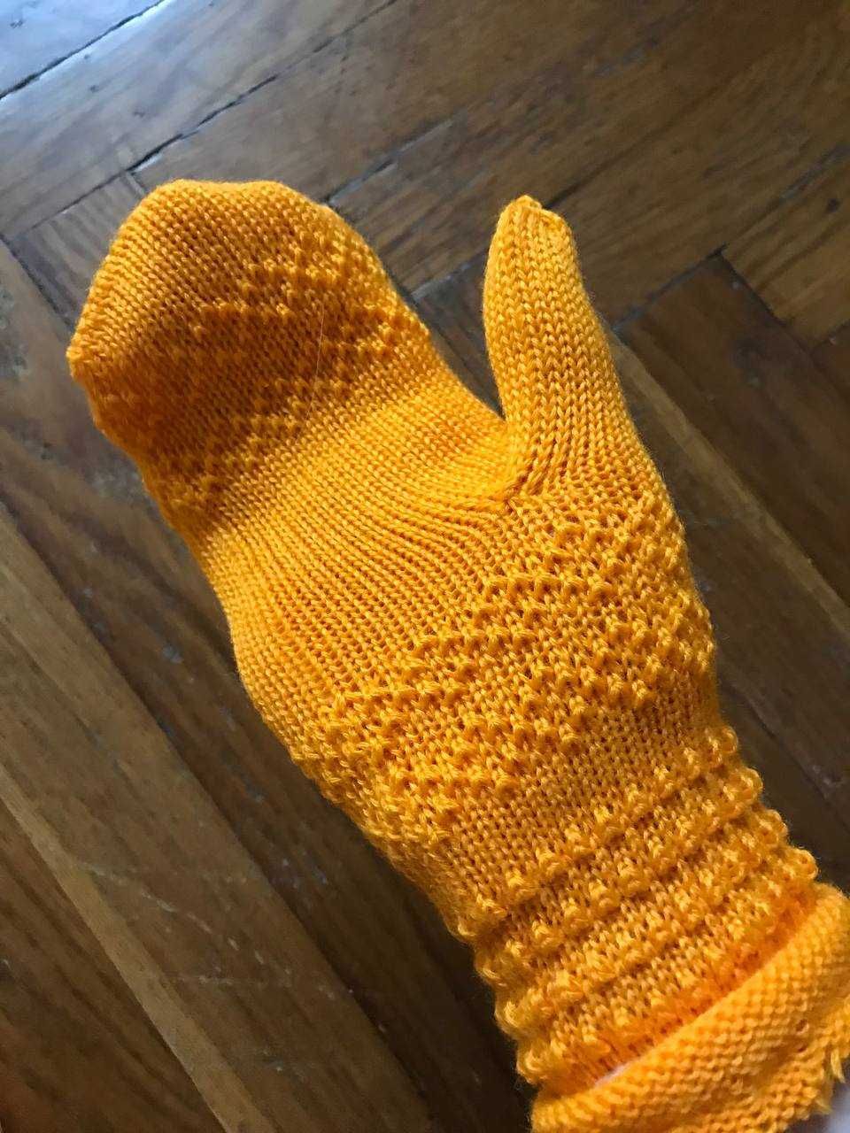 Детские теплые рукавички и вязаные варежки