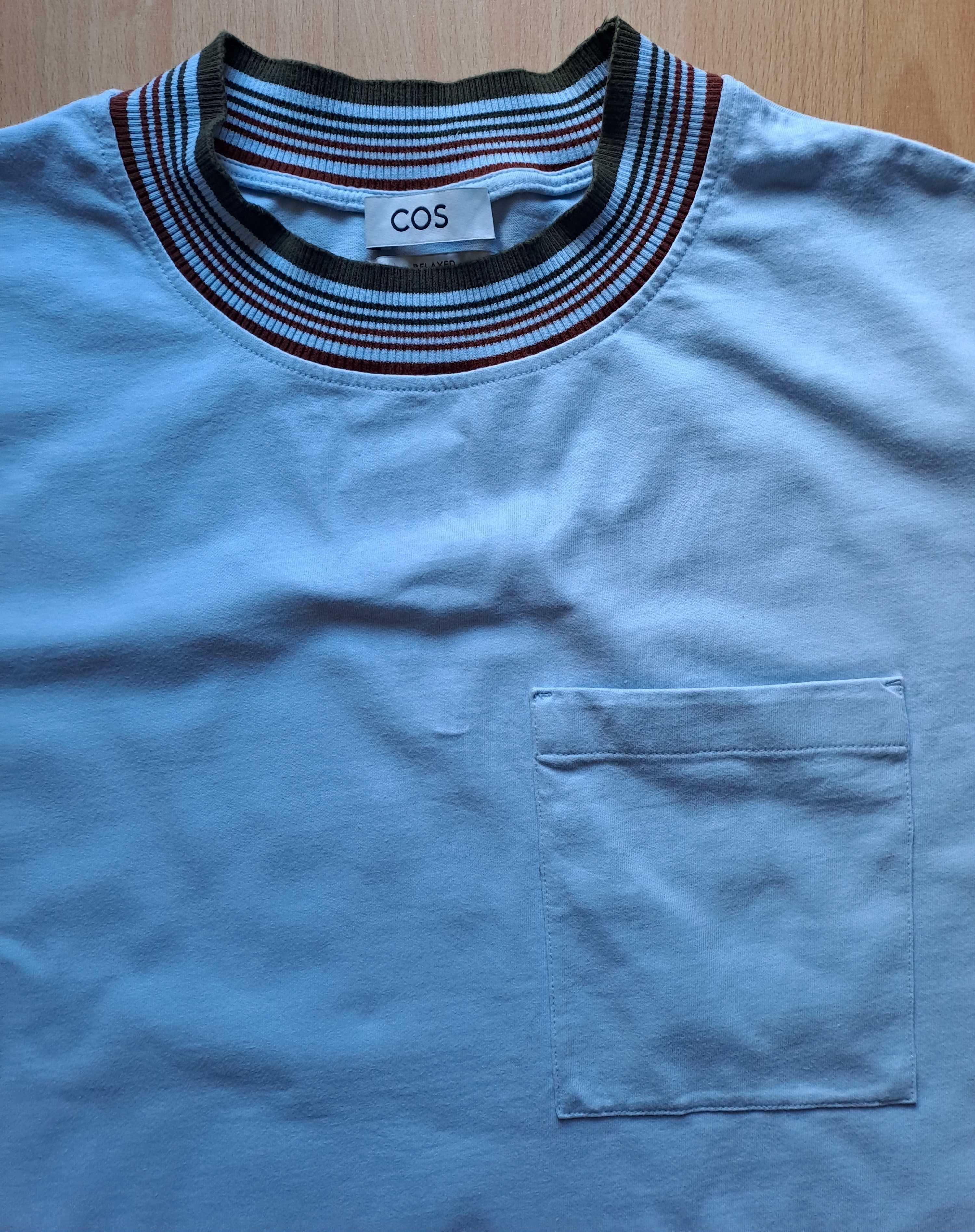 T-shirt COS jasnoniebieski z kieszonką