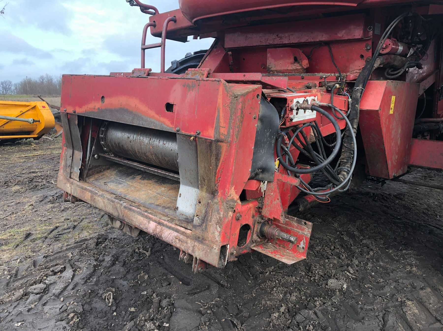 Комбайн Case 2166 с кукурузной жаткой ЖК-80