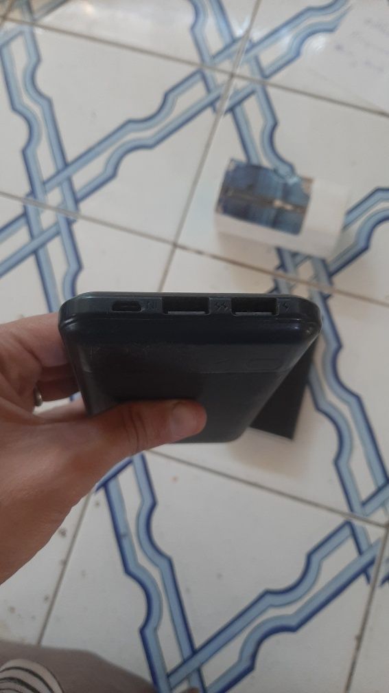 Três powerbank a funcionar