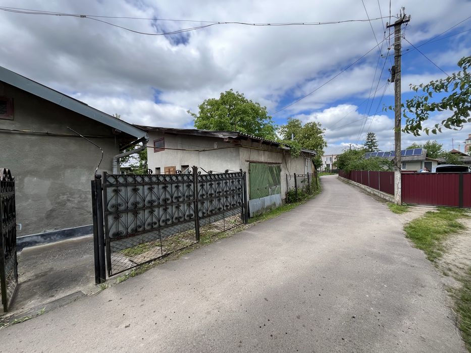 Продається будинок 100м.Крихівці.Комунікації.Центр.Школа.Садок.Місто