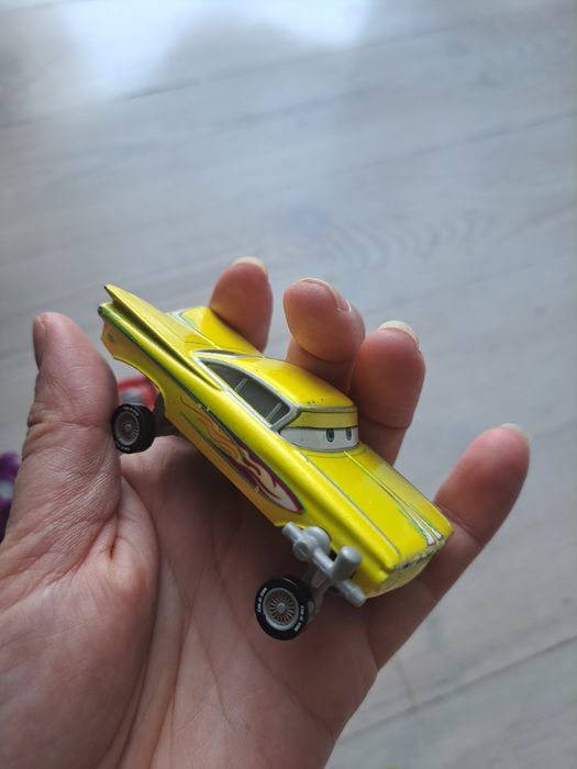 6 aut z filmu zygzak McQueen