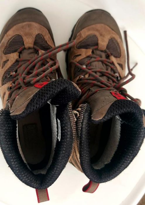 Трекінгові черевики Salomon  UK 6,5.  25см
Дуже зручні та практич
