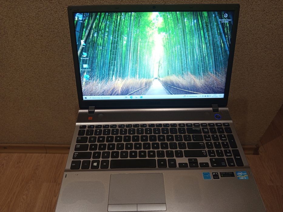LAPTOP SAMSUNG NP550P5C 4 GB/240GB, 15,6"2xbaterie ładowarka,Torba,JBL