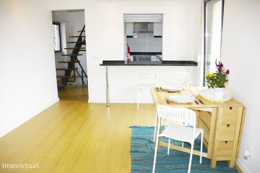 Para Venda Moradia T3 (4Assoalhadas) Localizada nos Prazeres, Lisboa