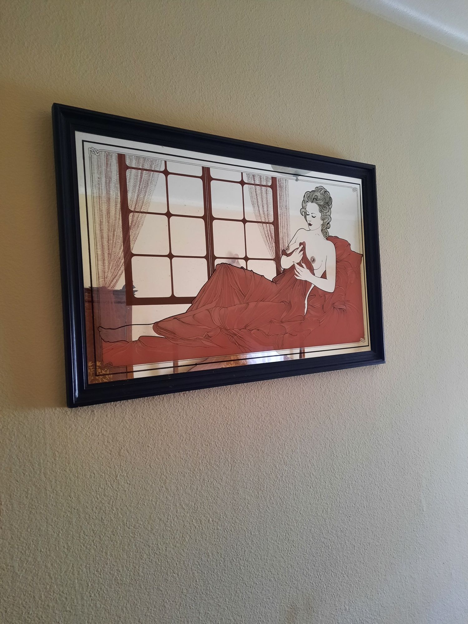Quadro espelho com senhora