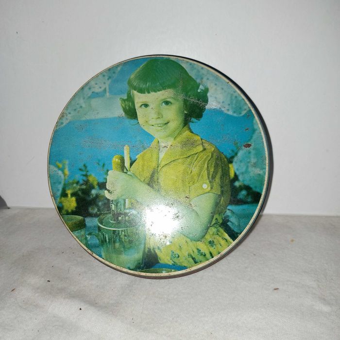 Caixa redonda em lata