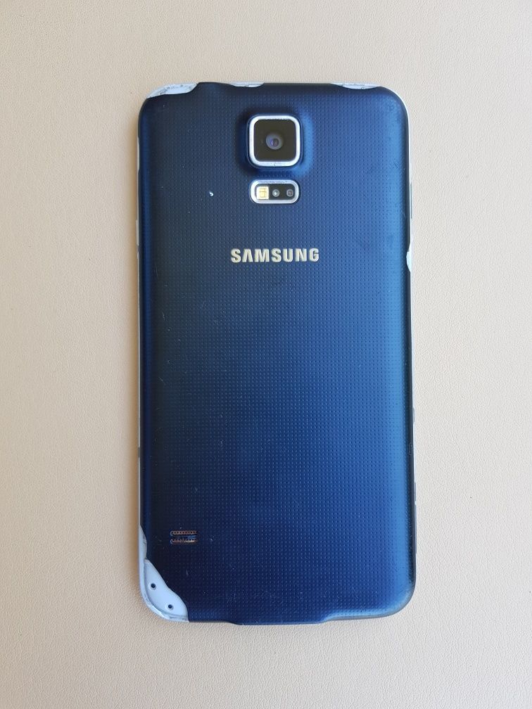 Telemóvel Samsung Galaxy S5 Neo Avariado p/ peças c/ duas capas