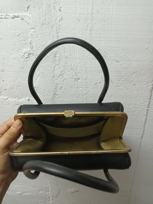 Mala antiga e carteira de mulher vintage