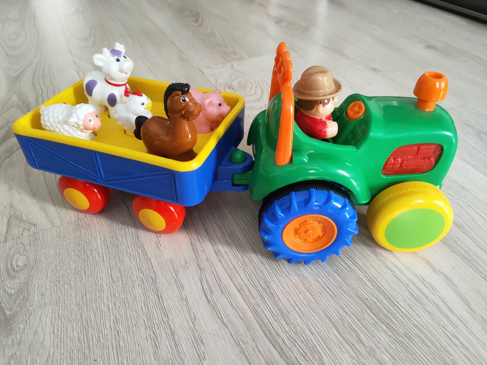 Pan dumelek, interaktywny traktor ze zwierzętami