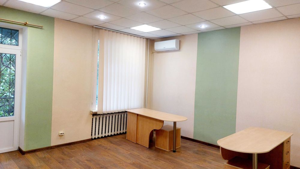 Грушевського 28/2. Метро Арсенальна, Хрещатик. Офіс 76кв.м