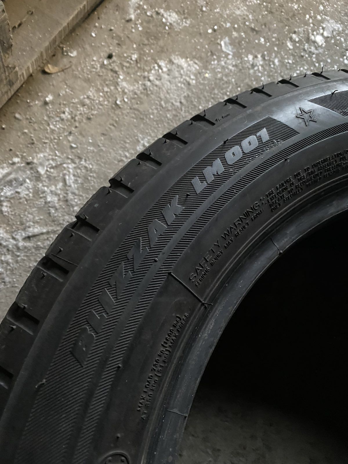 225.55.17 Bridgestone 2шт зима БУ склад шины резина 55 R17 Шиномонтаж