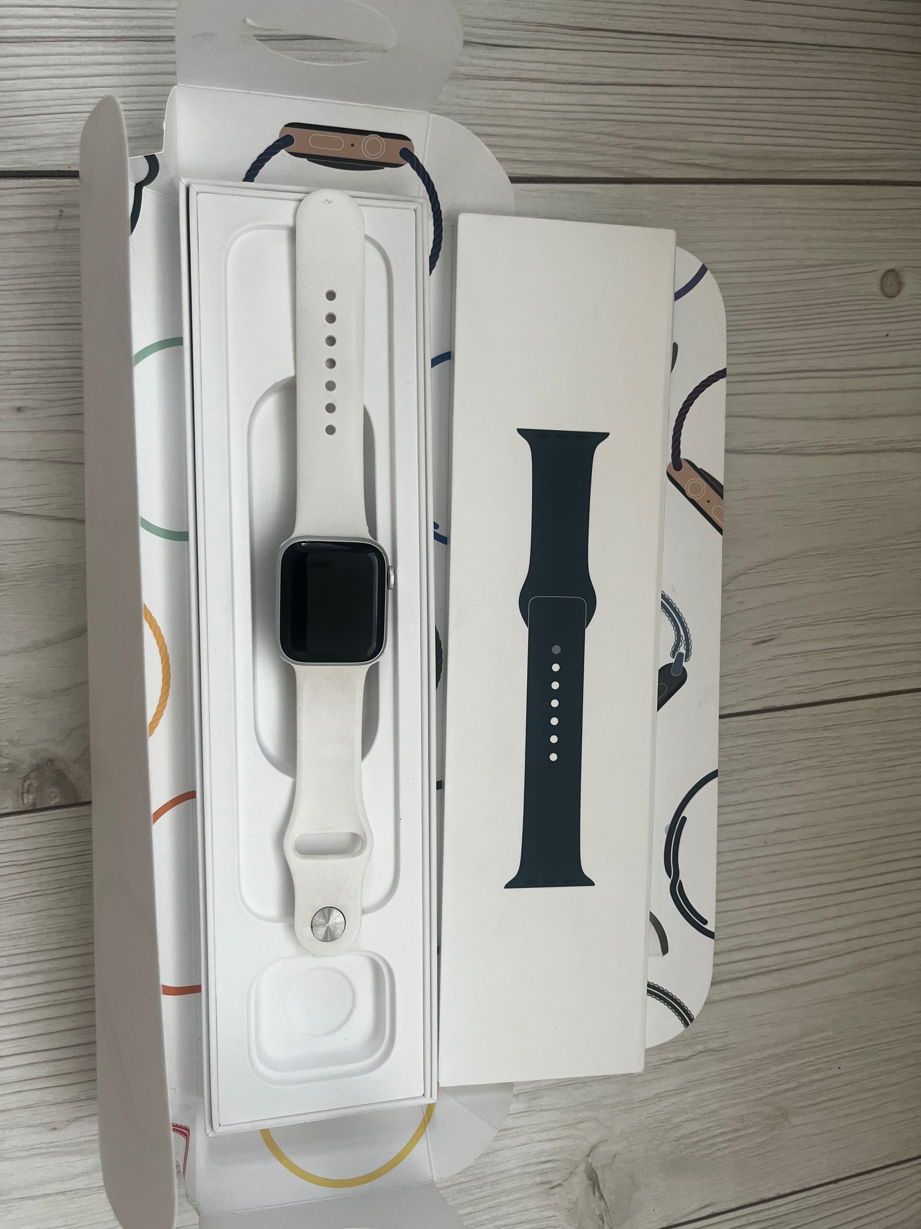 Годинник Apple Watch SE