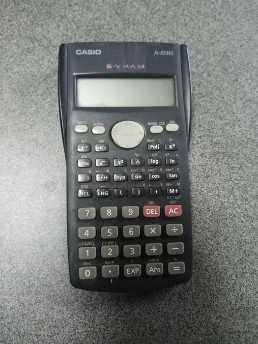 Maquina de Calcular Gráfica CASIO Fx 9860G - USB -DWER