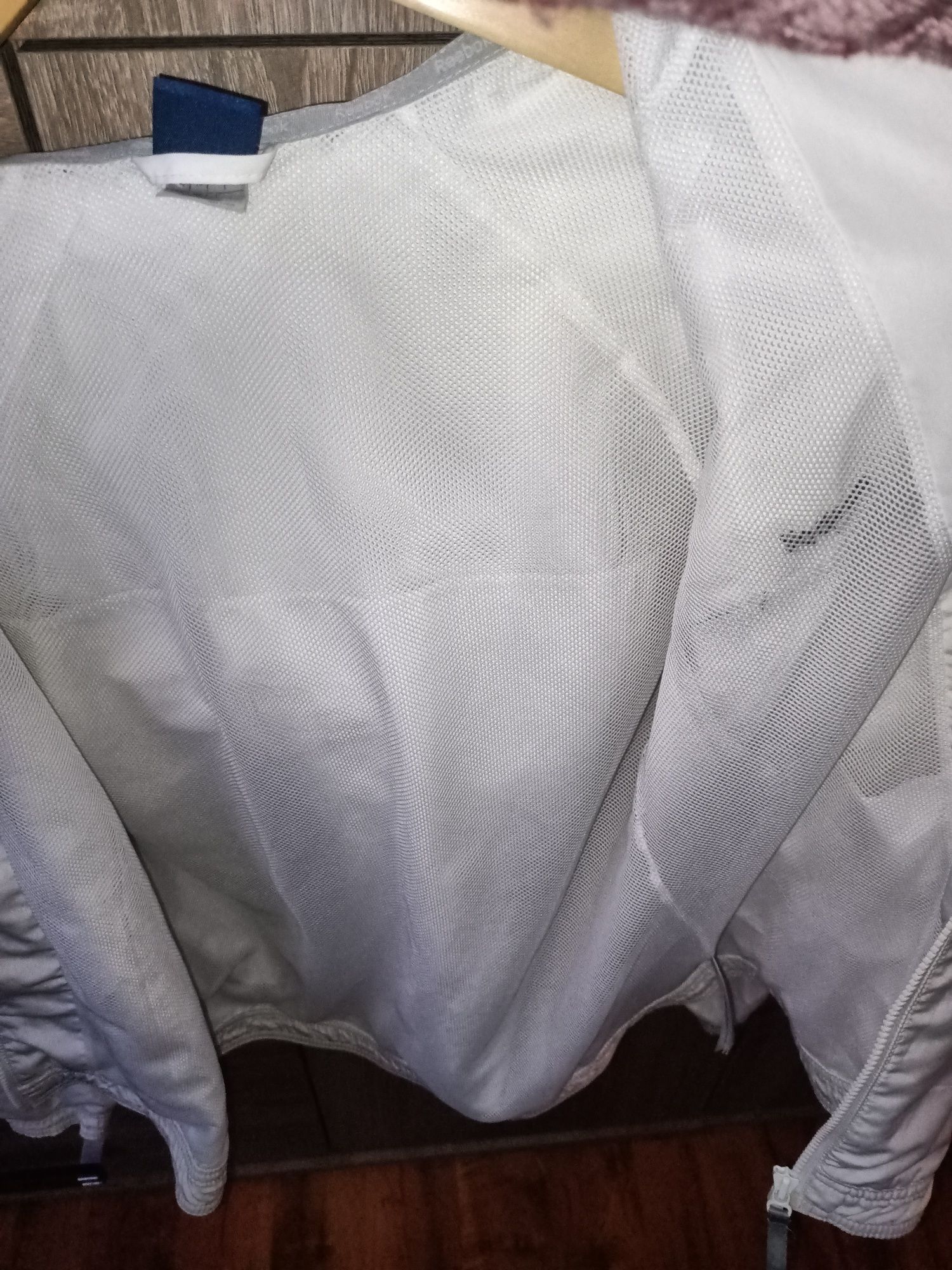 Biała bluza Reebok