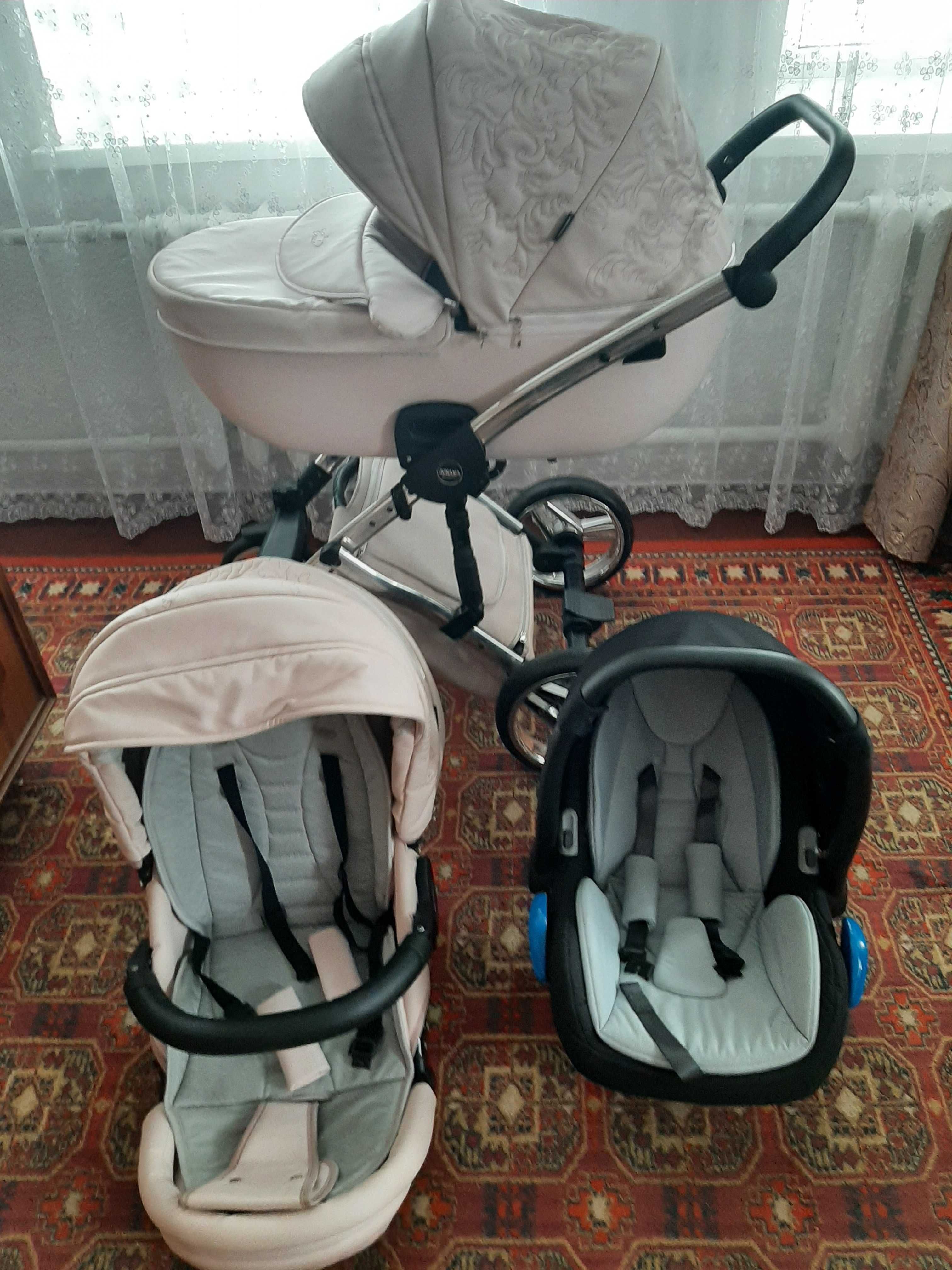 Продам детскую коляску JUNAMA 3 в 1.