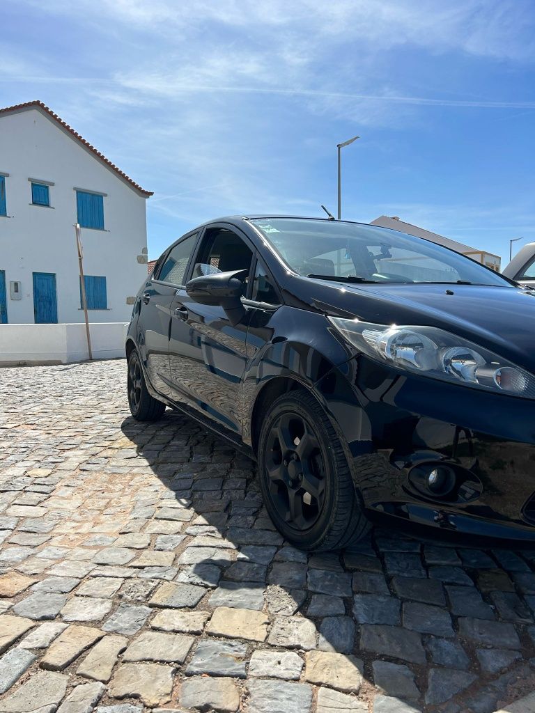 Vendo Ford fiesta 1.4 tdci pintura nova, revisão em dias extras.