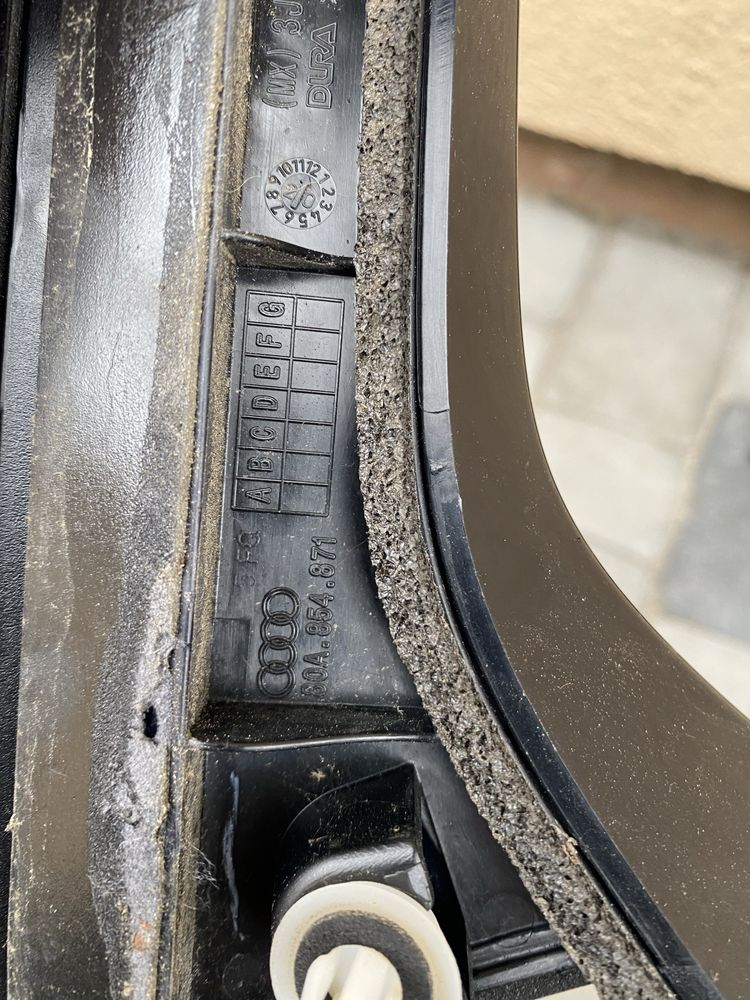 Накладка молдінг кришки багажника до Audi Q5 2019 року ліва