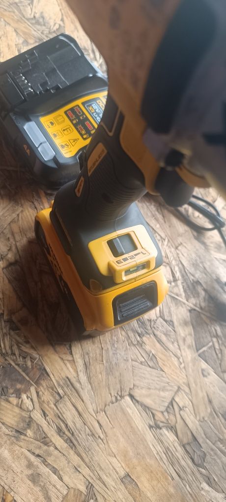 Klucz udarowy DeWalt dcf 899 Aku 5ah ładowarka