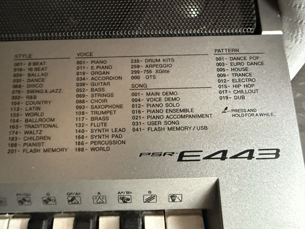 Keyboard Yamaha PSR E443