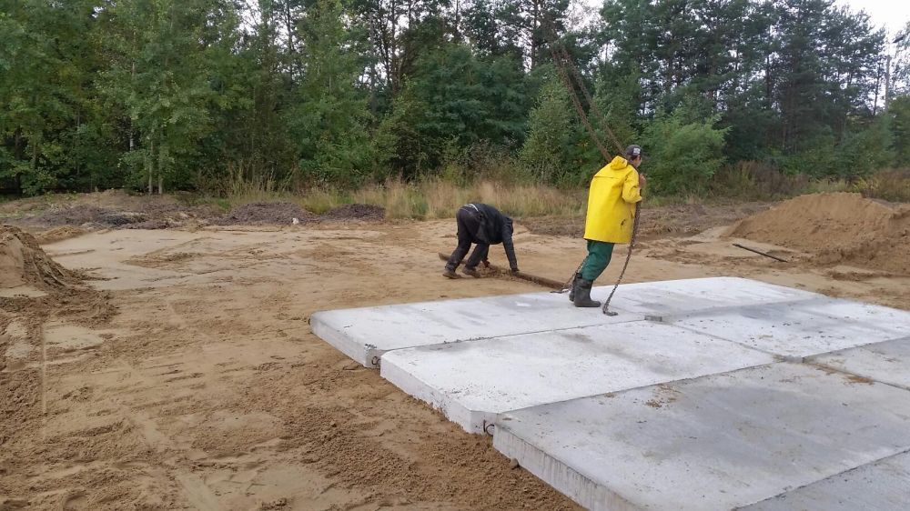 Utwardzenie terenu wynajem układanie płyt drogowych, droga tymczasowa