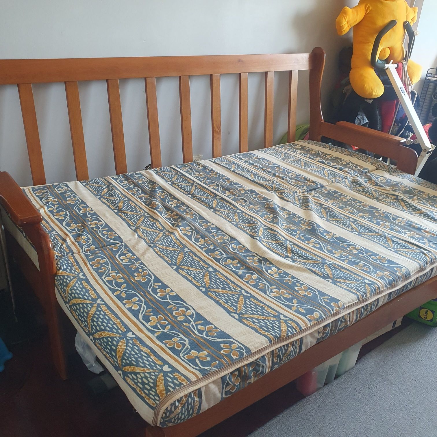 Sofá cama - madeira