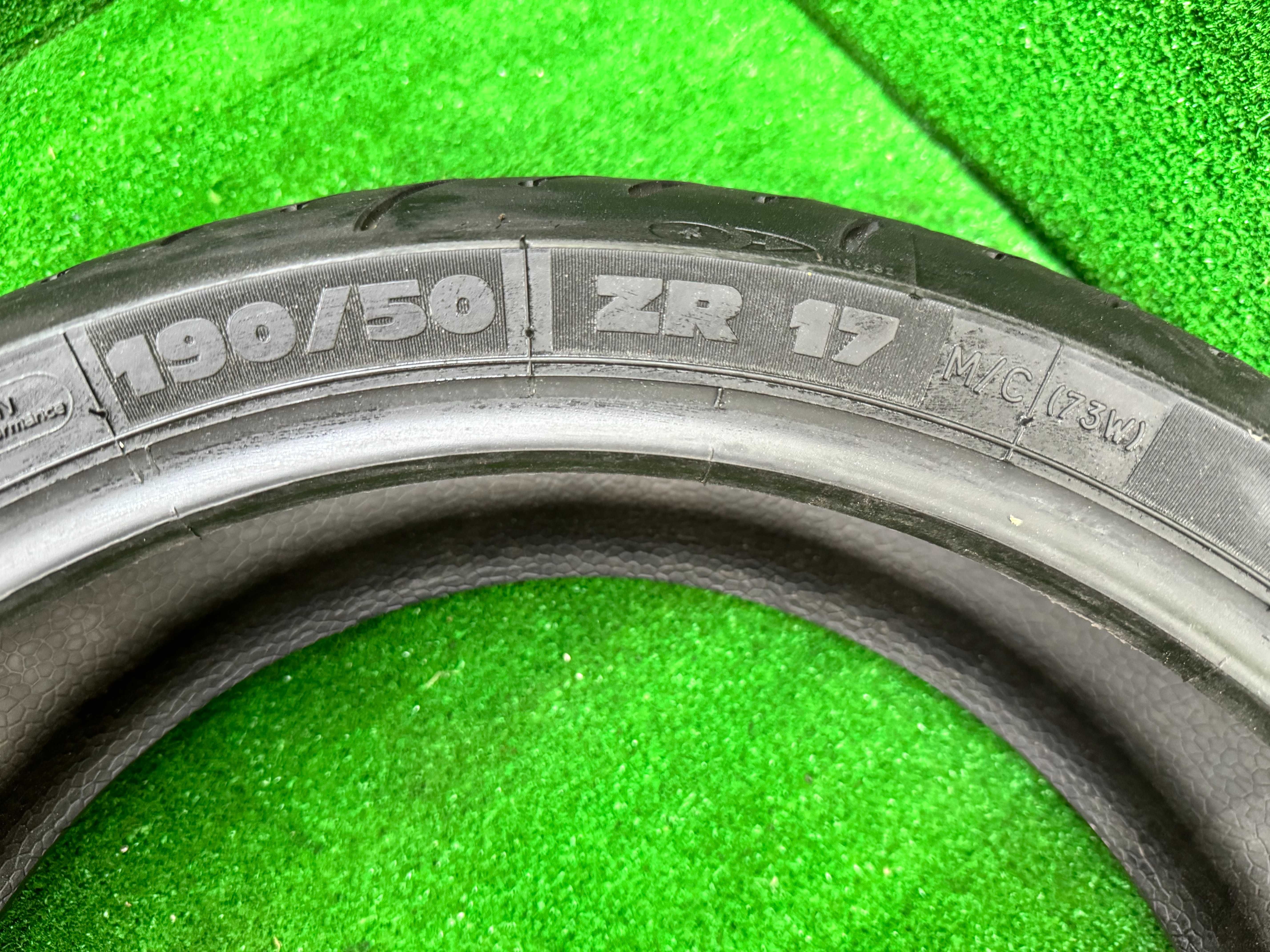 190/50/17 Michelin pilot road 4 pneu usado mota