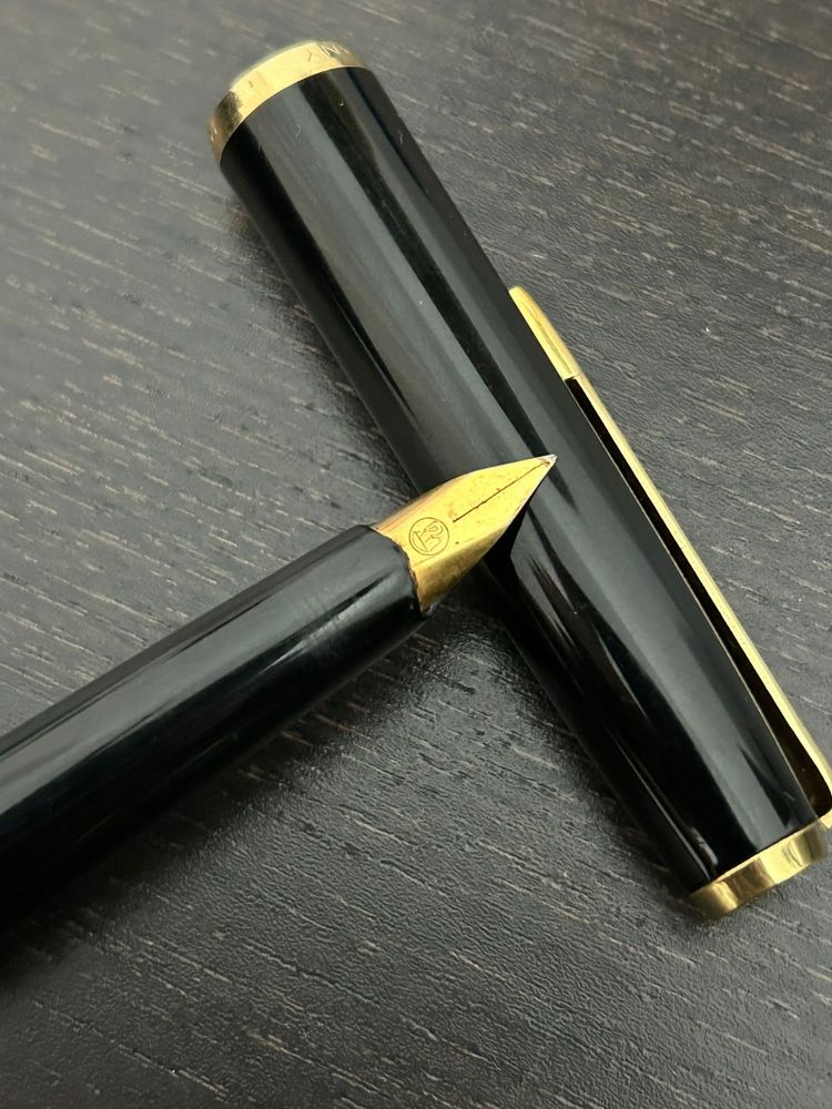 Caneta pelikan preta