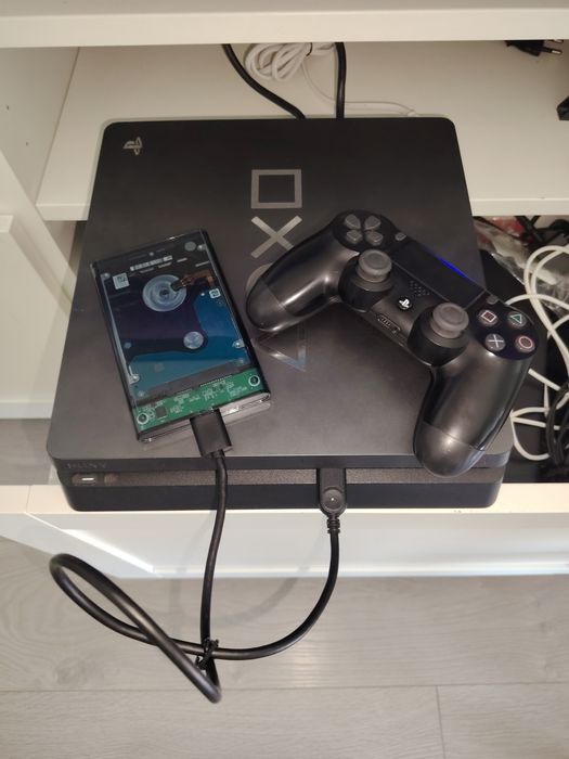 PS4 slim versão days of play 1tb