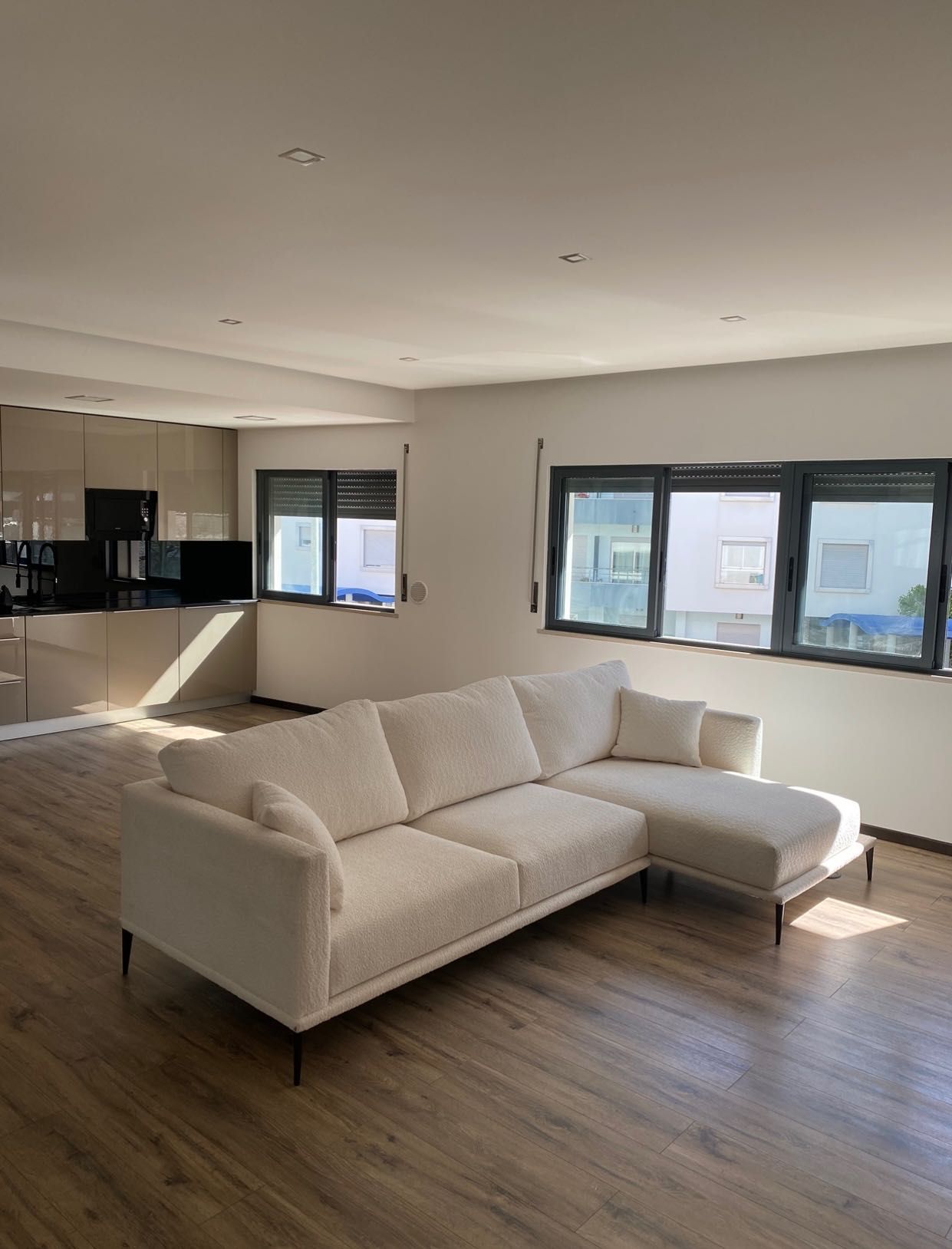 Sofá ChaiseLongue em tecido Bouclé Branco