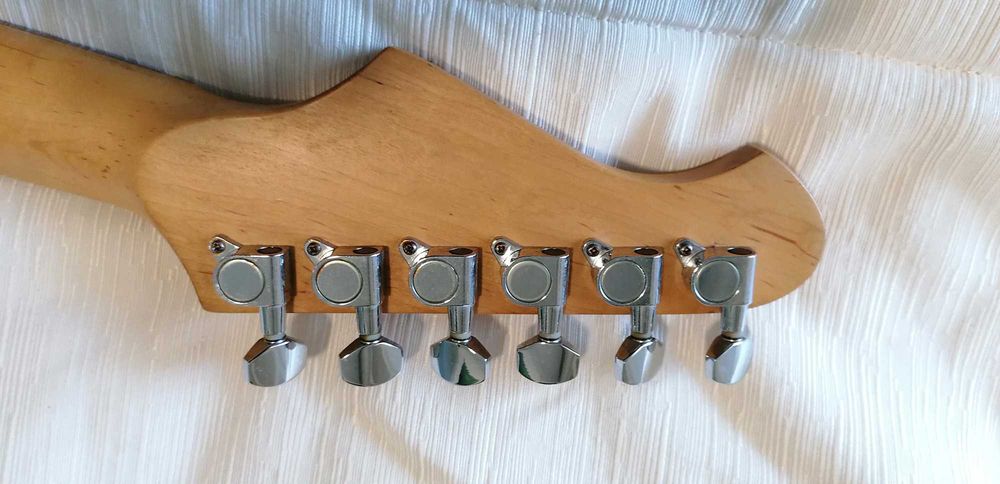 Guitarra ARIA STG Series